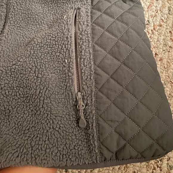 Vineyard Vines Sherpa and Quilted Vest - Picture 2 of 3